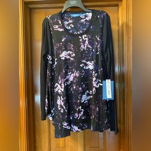 Simply Vera lightweight top